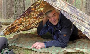 moet het dekzeil groter zijn dan de Tent bij kamperen